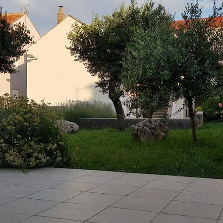 Sobe Zeneral Hotel Novalja Kültér fotó