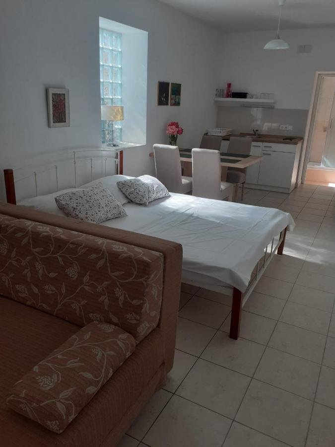 Sobe Zeneral Hotel Novalja Kültér fotó